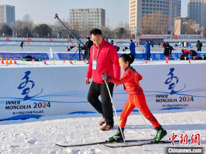 （十四冬）一位县城体育老师的冰雪梦：送我的学生走上“十四冬”的舞台